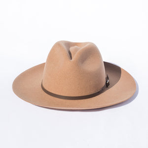 Rancher style felt hat in Tobacco color, on white background.